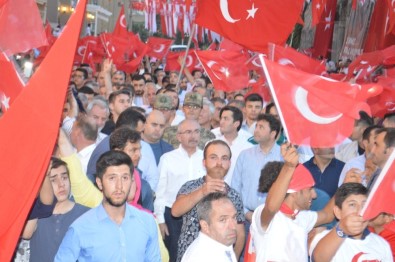 Mardin'de Binlerce Kişi Demokrasi Nöbetinde