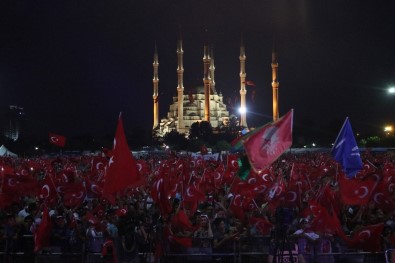 On Binlerce Adanalı 15 Temmuz Demokrasi Nöbeti Tutuyor
