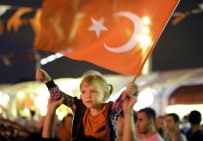 Taksim'de 15 Temmuz Demokrasi Nöbeti Sürüyor