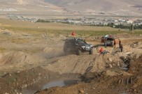 ÇUKURKUYU - Off Road Tutkunları Niğde'de Buluştu