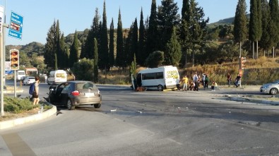 Söke'de Kaza; Personel Minibüsü Ve Otomobil Çarpıştı