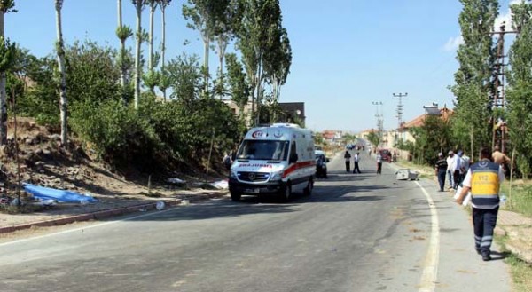 Ehliyetsiz sürücü akrabasını ezdi, yakınları sinir krizi geçirdi