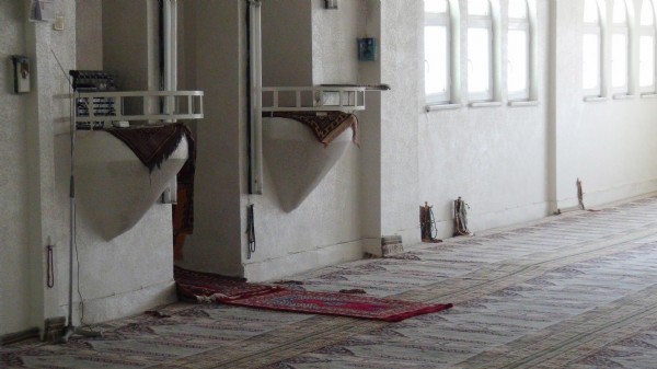 Cami imamına bıçaklı saldırı! Tesbihat sırasında..