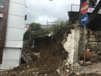 AŞIRI YAĞIŞ - Aşırı Yağışa Dayanamayan İstinat Duvarı Çöktü
