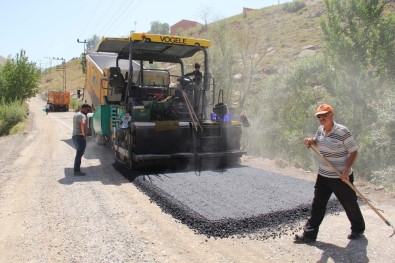 Bitlis'te Yol Asfaltlama Çalışması