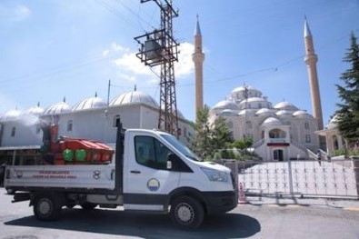 Gölbaşı Belediyesi'nden İlaçlama Çalışması