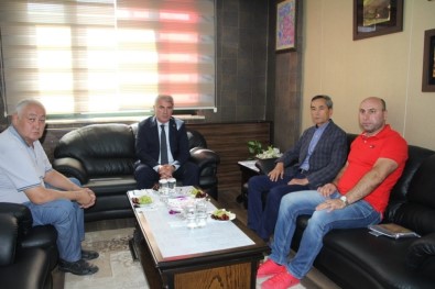 Kazak Validen Başkan Memiş'e Ziyaret