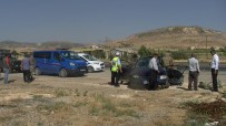 İSMAİL YILMAZ - Otomobil İle Minibüs Çarpıştı Açıklaması 1 Ölü, 6 Yaralı