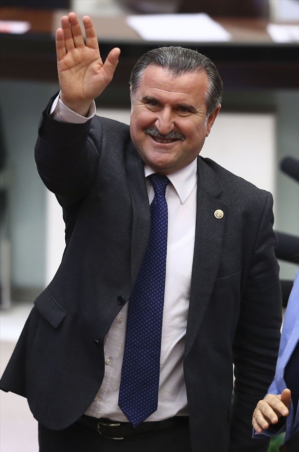 Yeni Gençlik ve Spor Bakanı'nın ilk açıklaması