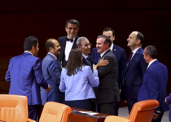 Yeni Gençlik ve Spor Bakanı'nın ilk açıklaması