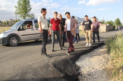 Başkale'de Yol Asfaltlama Çalışması