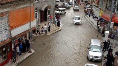 Çorum'da Aniden Bastıran Yağış Hayatı Olumsuz Etkiledi