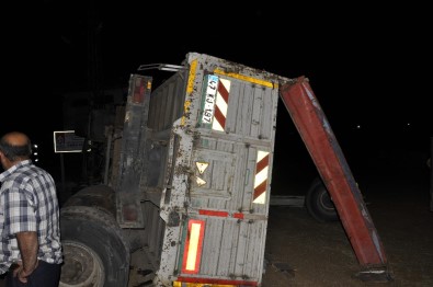 Freni Boşalan Buğday Yüklü Tır Önündeki Araca Çarptı Açıklaması 2 Yaralı