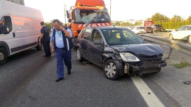 Kağıthane TEM'de Trafik Kazası Açıklaması 4 Yaralı