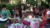 MEDINE - Kitap Okumak İçin Her Gün Parkta Buluşuyorlar