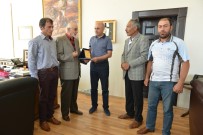 Köylüler Teşekkür İçin, Başkan Korkut'a Plaket Verdiler