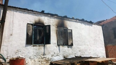 Milas'ta Bir İkamette Çıkan Yangın, Evi Küle Çevirdi