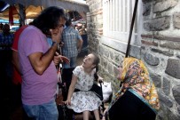 ENGELLİ KIZ - Vicdansızlar Engelli Kızın Çantasını Kapkaç Yaptı