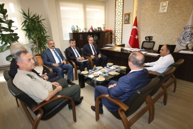 Vali Canpolat, Beyşehir Belediyesi'ni Ziyaret Etti