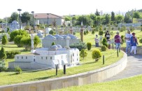 DINOZOR - 80 Binde Devr-İ Alem'e Yoğun İlgi