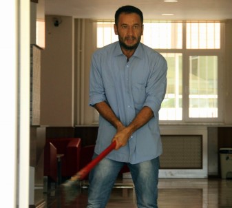 Müftülükte baltayla terör estirdi