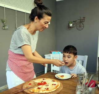 Oğluna Peynir Yedirme Çabası, Sinem'i Pizzacı Yaptı