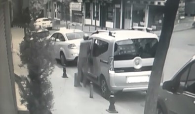 Otomobilden Teyp Çalan Hırsız Güvenlik Kamerasına Yakalandı
