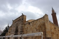 Sabah Namazı Sonrası  Camide Hırsızlık Şüphesi