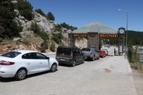 Sıcaktan Bunalan Vatandaşlar Spil Dağı'na Akın Etti