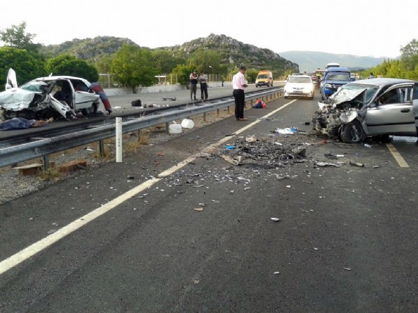Antalya'da korkunç kaza: 4 ölü
