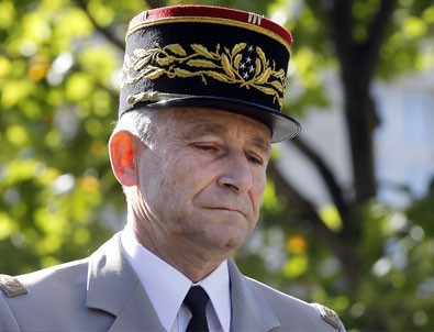Fransa'da istifa eden Genelkurmay Başkanı'na etkileyici veda