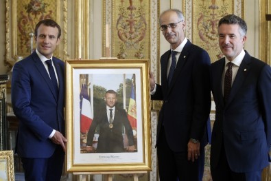 Fransa'da Macron'un Portresi Polemiği