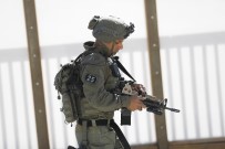İsrail polisi Mescid-i Aksa'da cemaate saldırdı: 22 yaralı