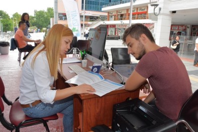İzmit Belediyesi Öğrencilere Danışmanlık Hizmeti Veriyor