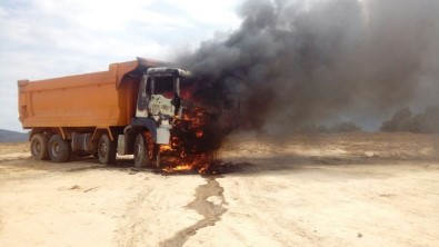 Kocaeli'de Hafriyat Kamyonu Küle Döndü