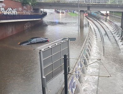 Köln sular altında