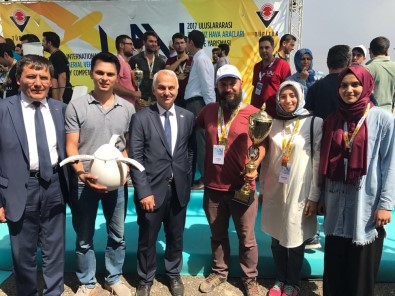 SAÜ'lü Öğrenciler Yarışmaya 'Uçan Yumurta' İle Katıldı