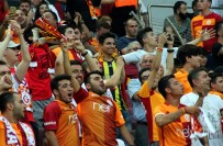 Taraftardan Yönetime Protesto, Sneijder'e Sevgi