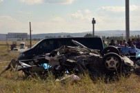 TUR OTOBÜSÜ - Tur Otobüsü İle Otomobil Çarpıştı Açıklaması 3 Ölü, 32 Yaralı