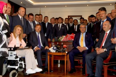 Veysi Kaynak, Başbakan Yardımcılığı Görevini Hakan Çavuşoğlu'na Devretti