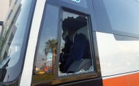 TUR OTOBÜSÜ - Yolda Şınav Çekerken Kendisini Uyaran Tur Otobüsünün Camlarını Kırdı