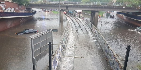 Köln sular altında