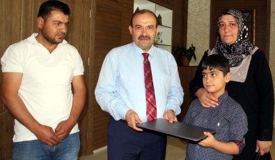 Bitlis Valisi Ustaoğlu'ndan Şehit Oğluna Bilgisayar