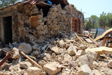 Deprem Binalarda Ağır Hasara Yol Açtı