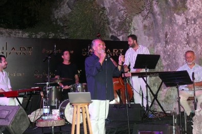 Fatih Erkoç, Yeni Albüm Müjdesini Bergama'da Verdi