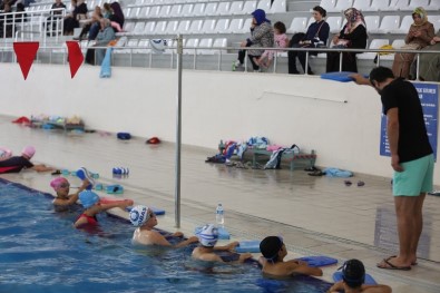 'Haydi Çocuklar Havuza' Projesinde Yüzme Dersleri Başladı