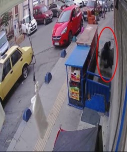 Şişli'de 15 Dakikada 2 Evi Soyan Hırsızlar Kamerada