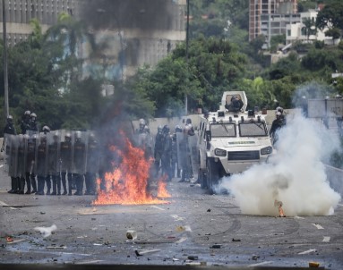 Venezuela'da Protestolar Sürüyor Açıklaması 3 Ölü