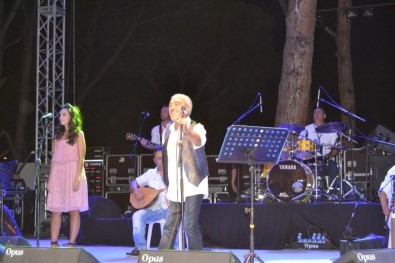 Ayvalık'ta Edip Akbayram Rüzgârı Esti