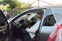 ŞEHİT YAKINI - Belediye Başkanı Şehit Ailesine Düğünde Makam Aracını Tahsis Edip, Şoförlüğünü Yaptı